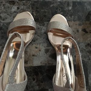 Gold size 10 womens heels